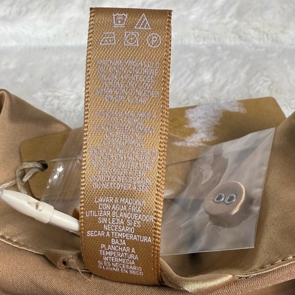 NWT SKIMS  Hotel Shine Long Sleeve Button Up Sleep Top Women’s Large Homey - Picture 10 of 10